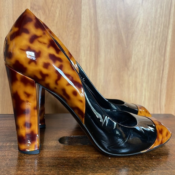Gucci Vernice Tartaruga Peep Toe Animal Print Black Pump Heels, Size 8.5B - Picture 4 of 16